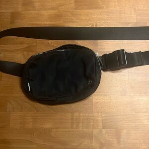 Lululemon black belt bag